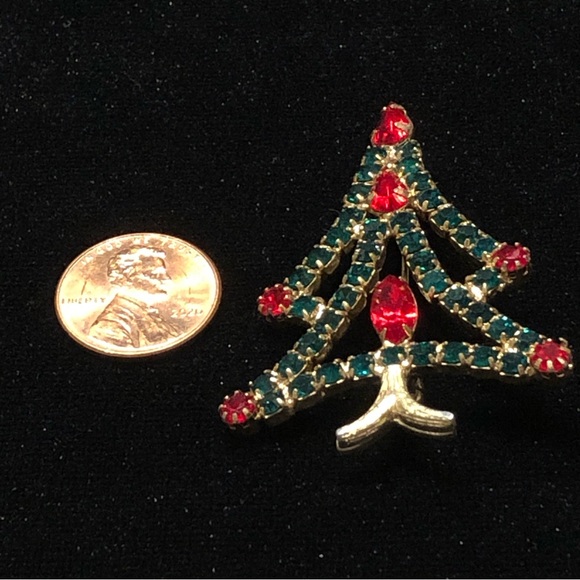 Gold tone Christmas tree brooch with red & green prong set rhinestones - Picture 8 of 8